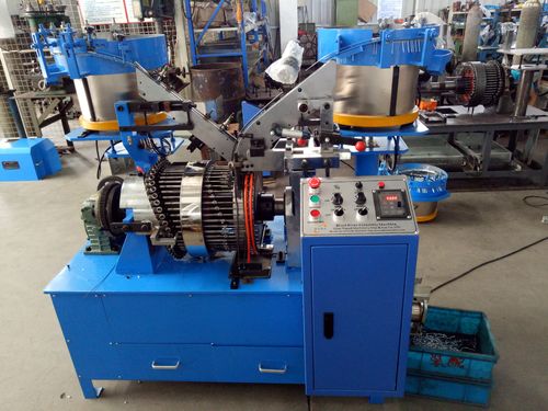 Aktueller Firmenfall über Deutscher Automobilzulieferer modernisiert Produktion mit fortschrittlicher Nietmaschine