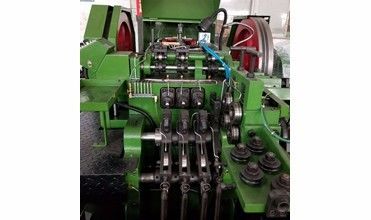 Blindniet-kalte Vortriebsmaschine, Niet, das Maschine, Drei-Würfelc$sechs-schlag Art herstellt